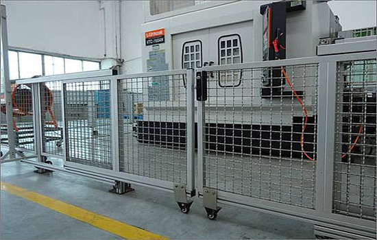 車間<a href=http://www.stillcrazysailing.com target=_blank class=infotextkey>圍欄</a>
