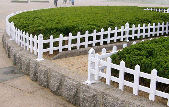 花壇草坪<a href=http://www.stillcrazysailing.com target=_blank class=infotextkey>護(hù)欄</a>