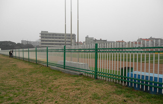 操場<a href=http://www.stillcrazysailing.com target=_blank class=infotextkey>護欄</a>