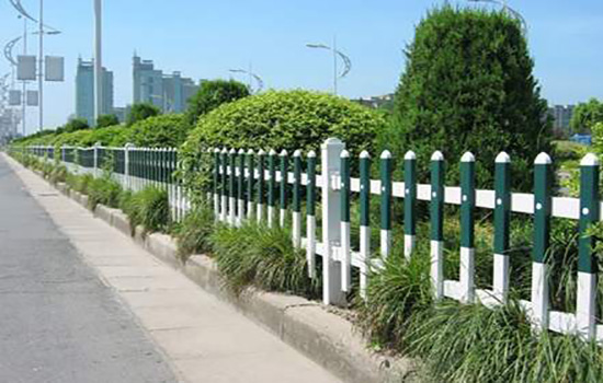 綠化草坪<a href=http://www.stillcrazysailing.com target=_blank class=infotextkey>護(hù)欄</a>