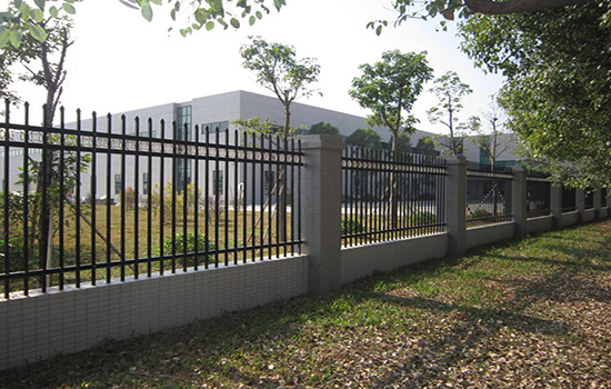 農(nóng)村小庭院<a href=http://www.stillcrazysailing.com target=_blank class=infotextkey>圍欄</a>