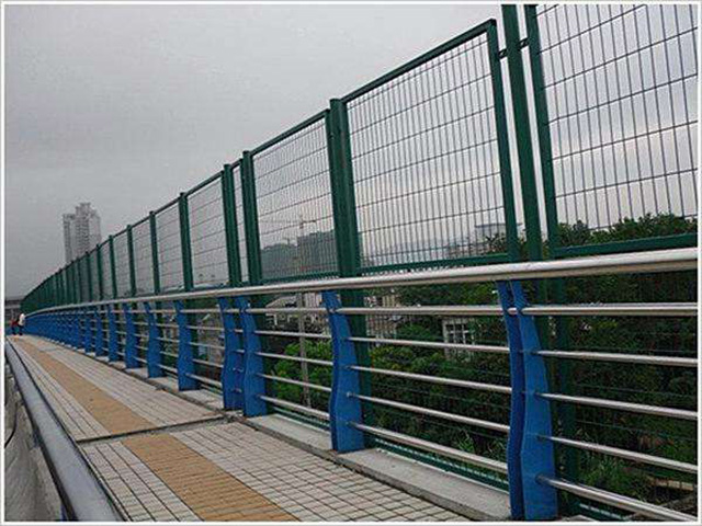 橋梁<a href=http://www.stillcrazysailing.com target=_blank class=infotextkey>護欄網(wǎng)</a>