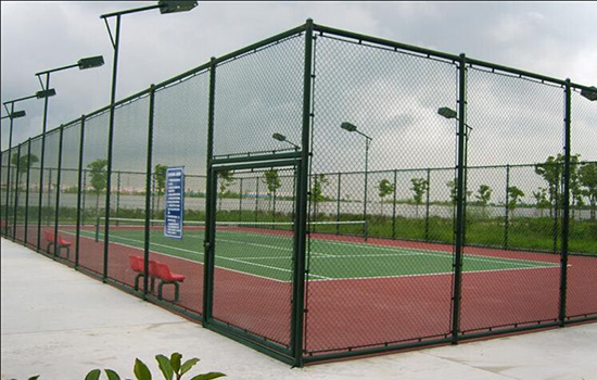 籃球場(chǎng)<a href=http://www.stillcrazysailing.com target=_blank class=infotextkey>圍欄</a>