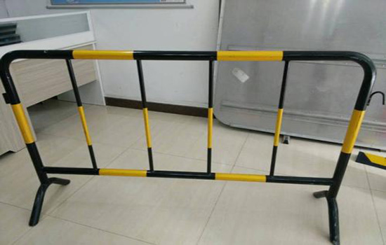 黃黑鐵馬<a href=http://www.stillcrazysailing.com target=_blank class=infotextkey>護(hù)欄</a>
