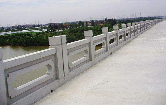 河堤<a href=http://www.stillcrazysailing.com target=_blank class=infotextkey>護(hù)欄</a>
