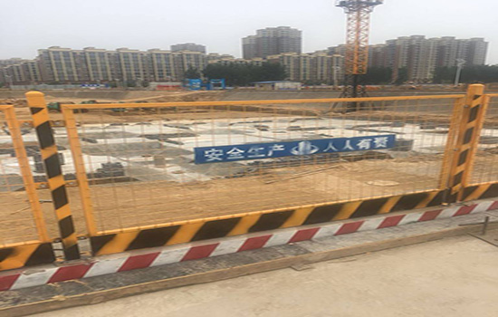 施工防護(hù)<a href=http://www.stillcrazysailing.com target=_blank class=infotextkey>圍欄</a>