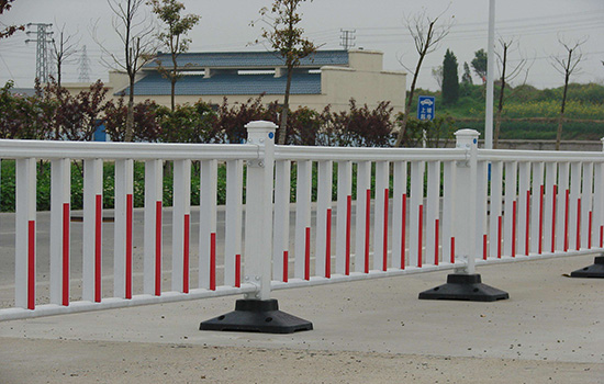 街道<a href=http://www.stillcrazysailing.com target=_blank class=infotextkey>護欄</a>