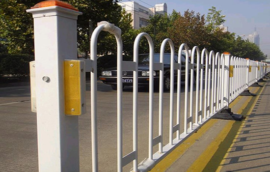 京式道路<a href=http://www.stillcrazysailing.com target=_blank class=infotextkey>護(hù)欄</a>