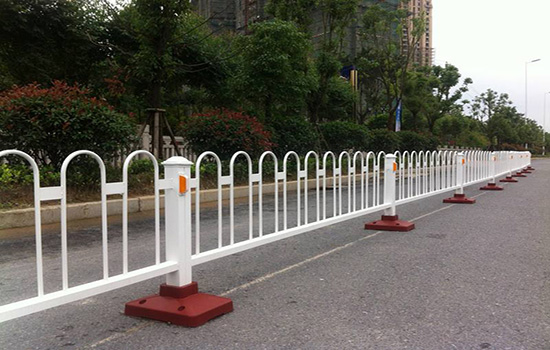 交通設(shè)施<a href=http://www.stillcrazysailing.com target=_blank class=infotextkey>護(hù)欄</a>