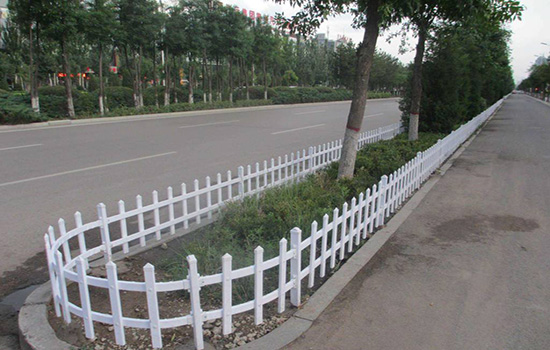 綠化隔離<a href=http://www.stillcrazysailing.com target=_blank class=infotextkey>護(hù)欄</a>