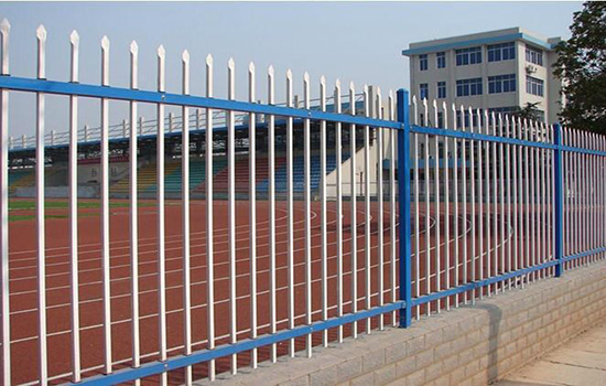 圍墻<a href=http://www.stillcrazysailing.com target=_blank class=infotextkey>護(hù)欄</a>廠家