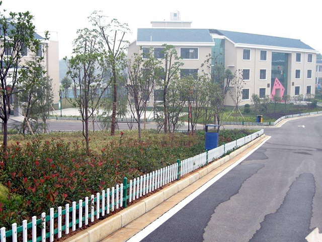 鐵路兩側圍欄網高度和長度應該怎么訂